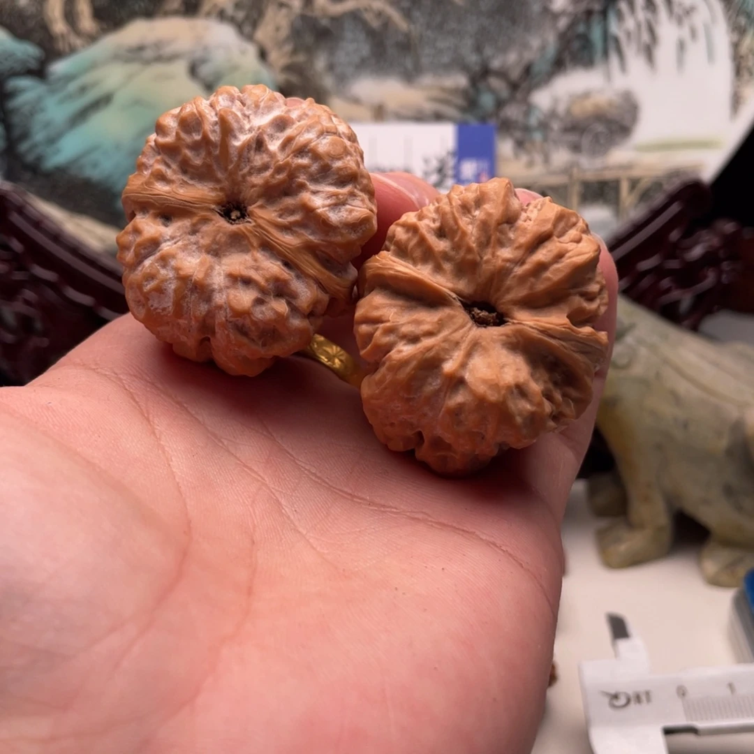 张***么核桃蛤蟆头文玩C23