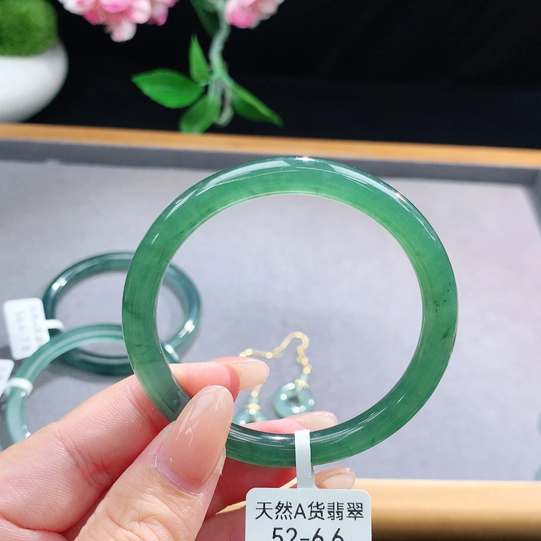 未镶嵌手镯（圆镯）翡翠
