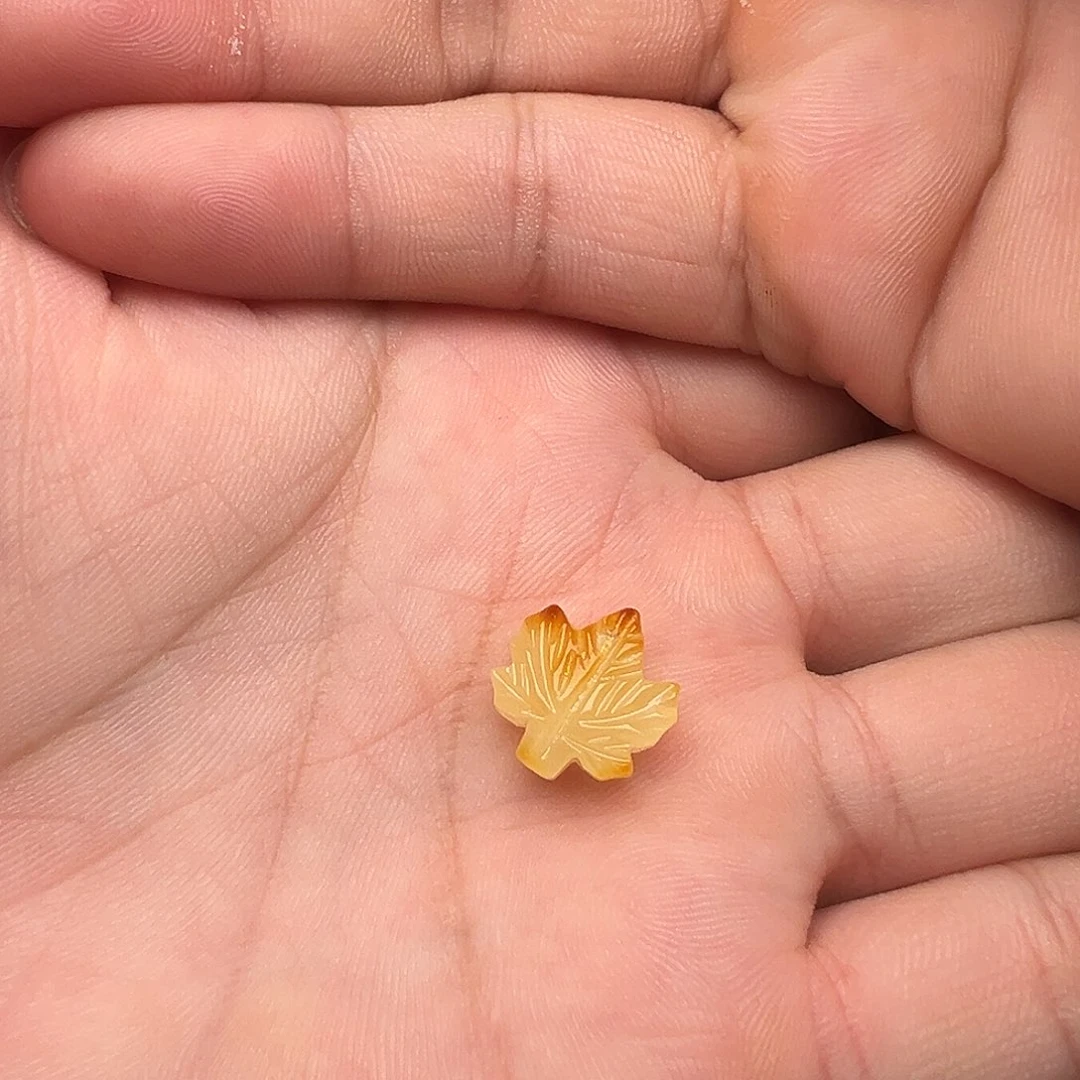 蜜蜡颈饰未镶嵌枫叶提溜吊坠