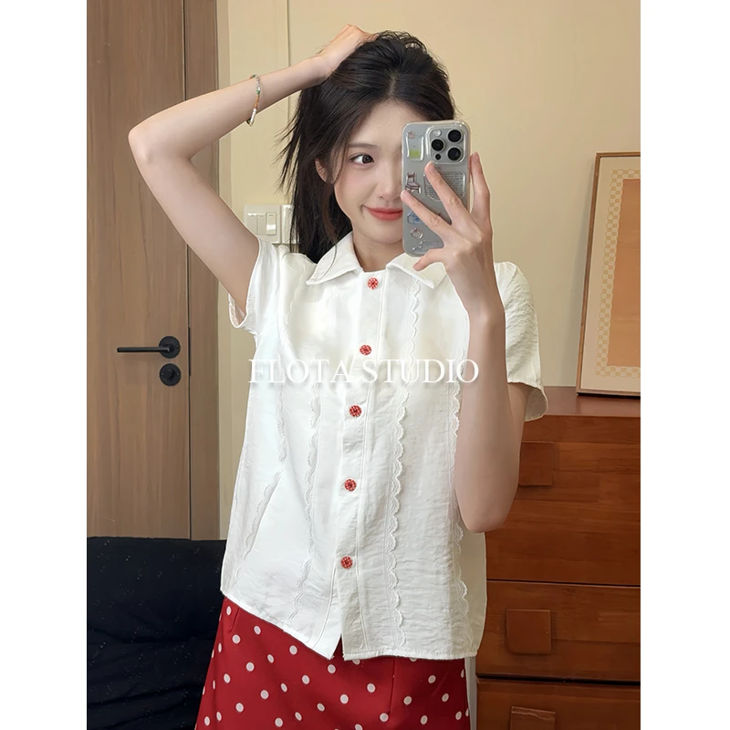 【flota】学院风红纽扣白色衬衫女简约翻领花边设计短T上衣1279