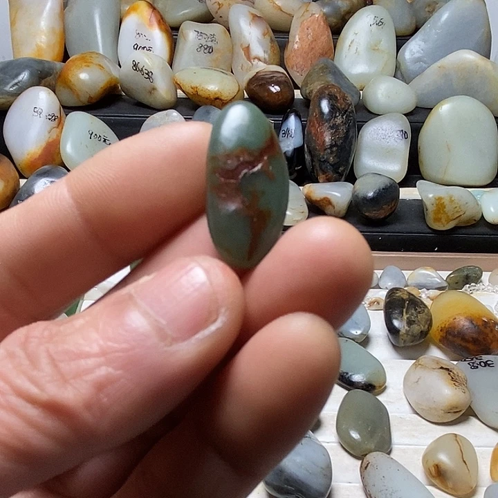 和田玉未镶嵌颈饰吊坠