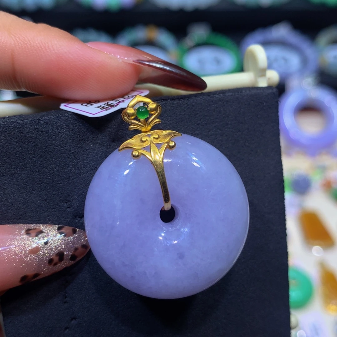 翡翠18K金镶嵌颈饰翡翠