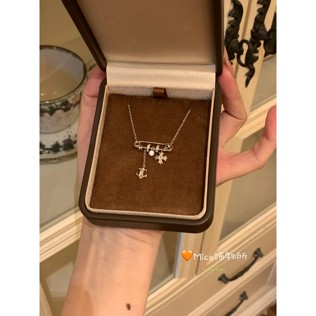 铜合金合成锆石项链 鸢尾花别针项链女咖金色系列