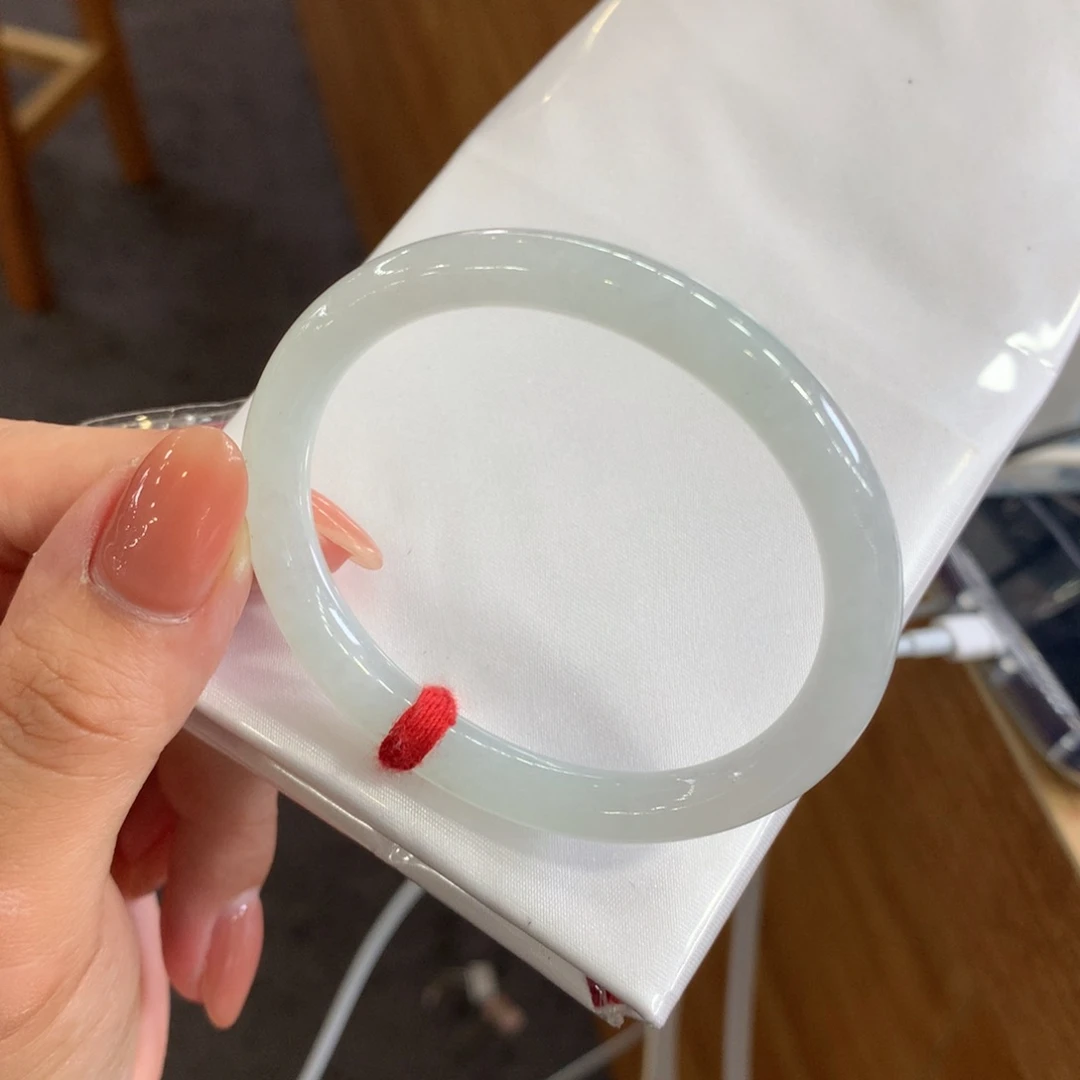 翡翠未镶嵌手镯天然Ａ货翡翠51贵妃