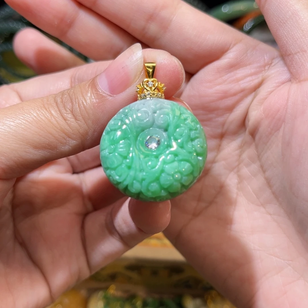 翡翠未镶嵌颈饰待编织
