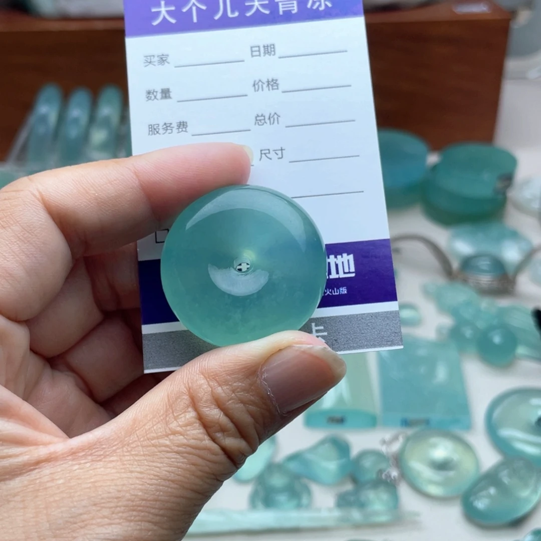 魚***未镶嵌蛇纹石玉颈饰