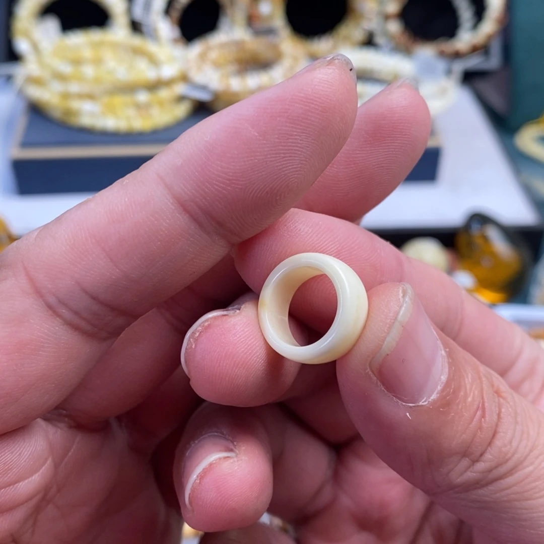 A***a蜜蜡未镶嵌裸石11.7mm