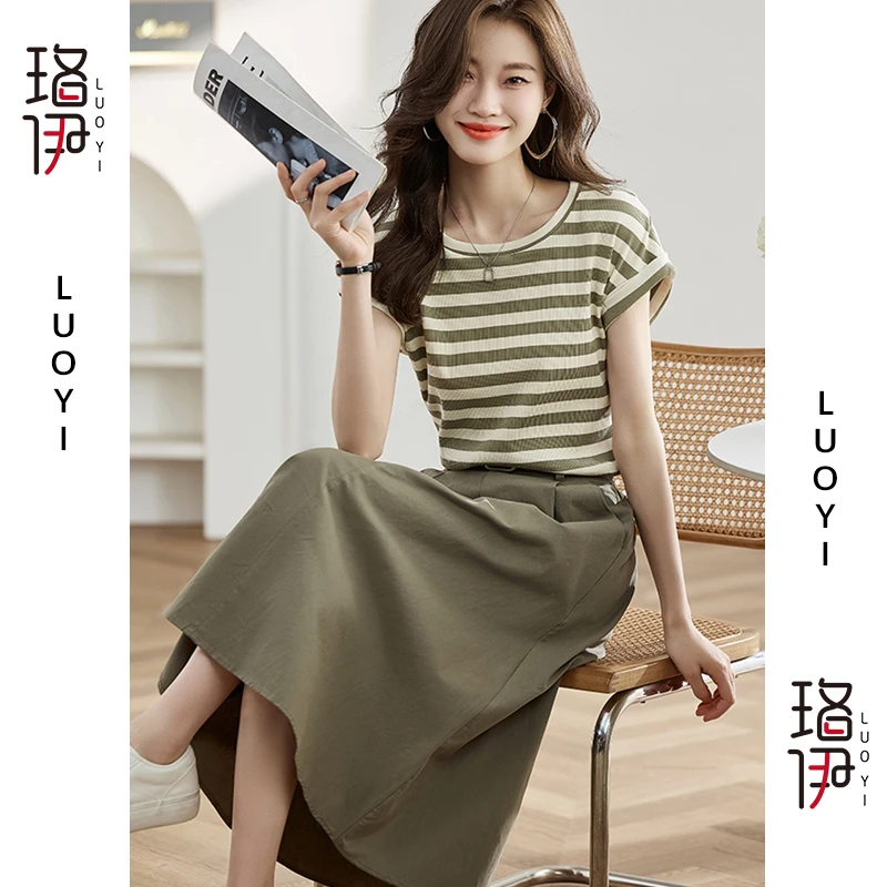【鹭·珞伊】半身裙套装裙女夏季新款休闲时尚收腰显瘦条纹t恤两件套