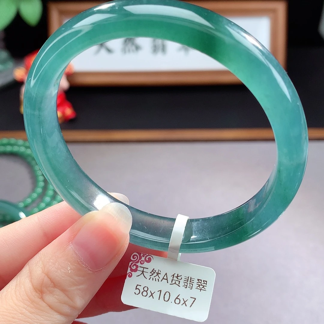 未镶嵌手镯（圆镯）翡翠