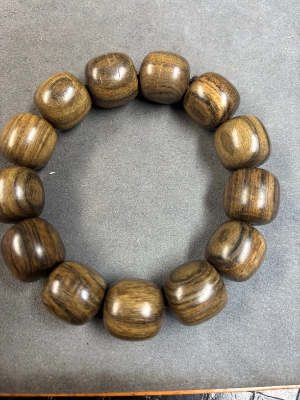 A85沉木桶珠手串