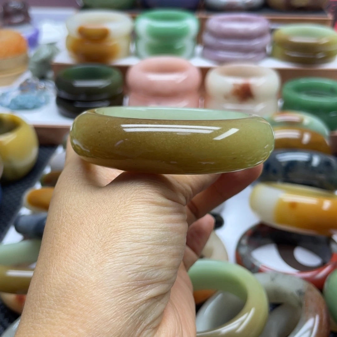 南***佛石英岩玉未镶嵌手镯