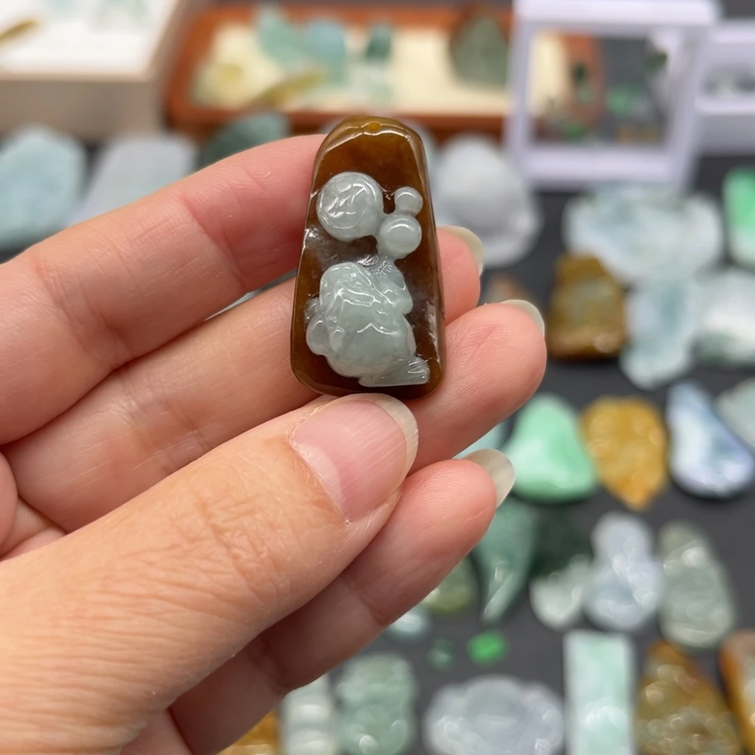 翡翠未镶嵌颈饰金蟾