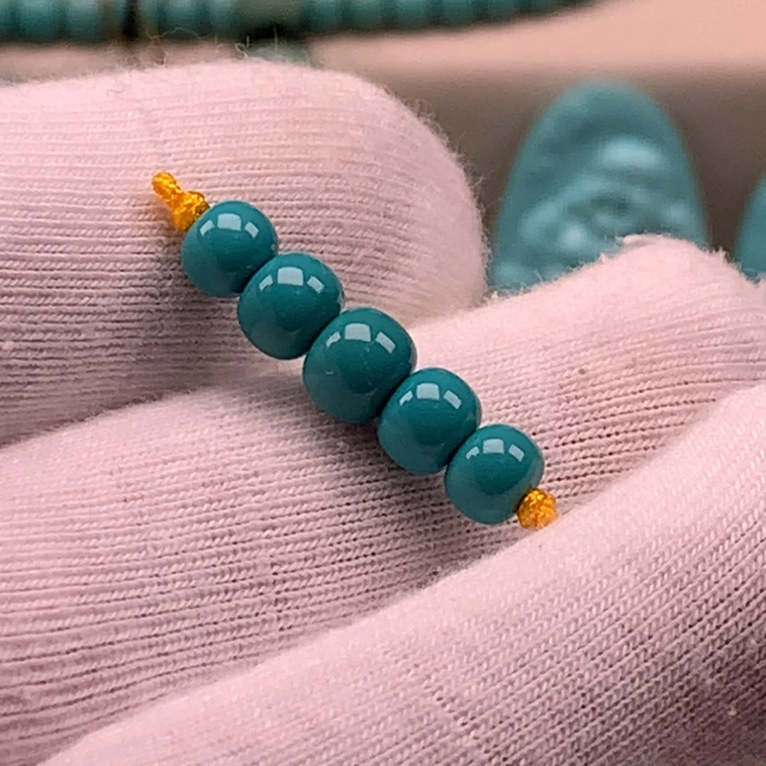 绿松石未镶嵌颈饰