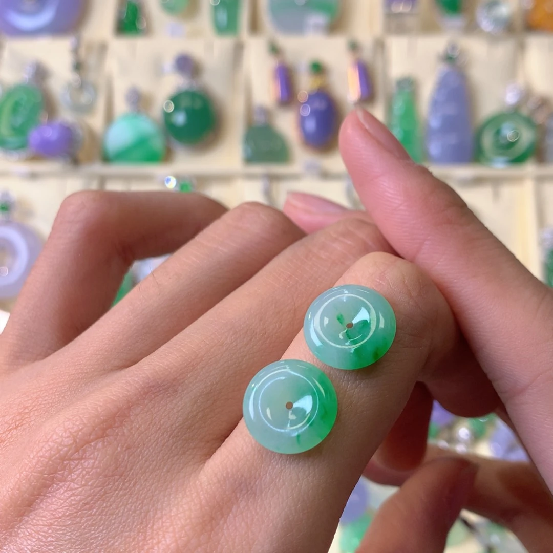 翡翠颈饰未镶嵌裸石