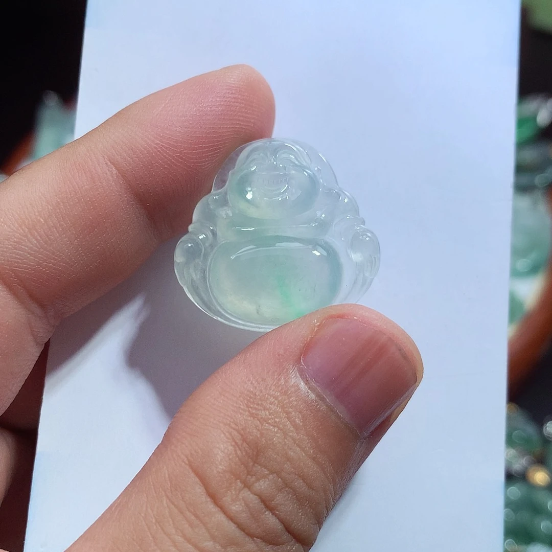 翡翠未镶嵌颈饰佛公