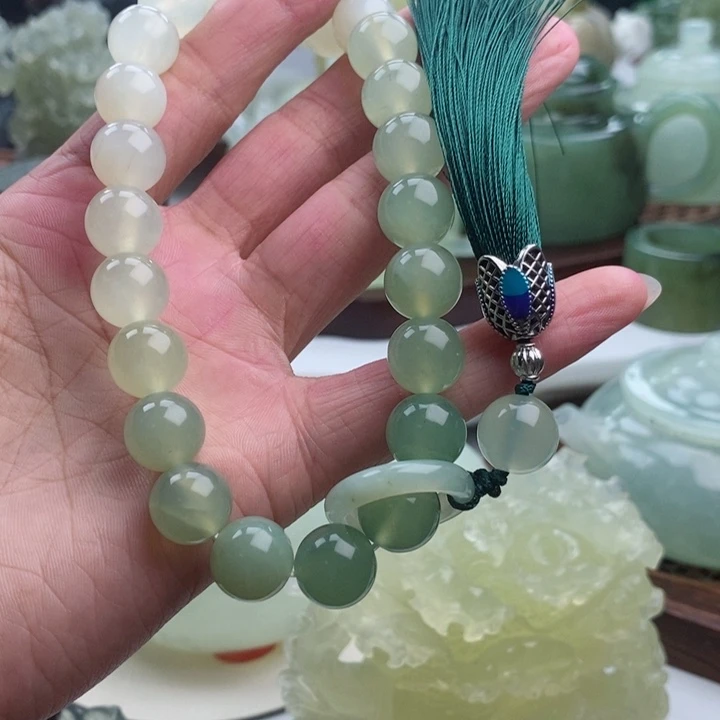 岫玉四大名玉手持未镶嵌