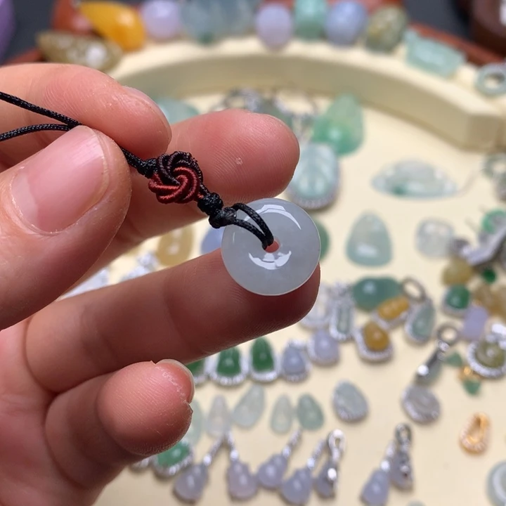 翡翠颈饰未镶嵌翡翠平安扣