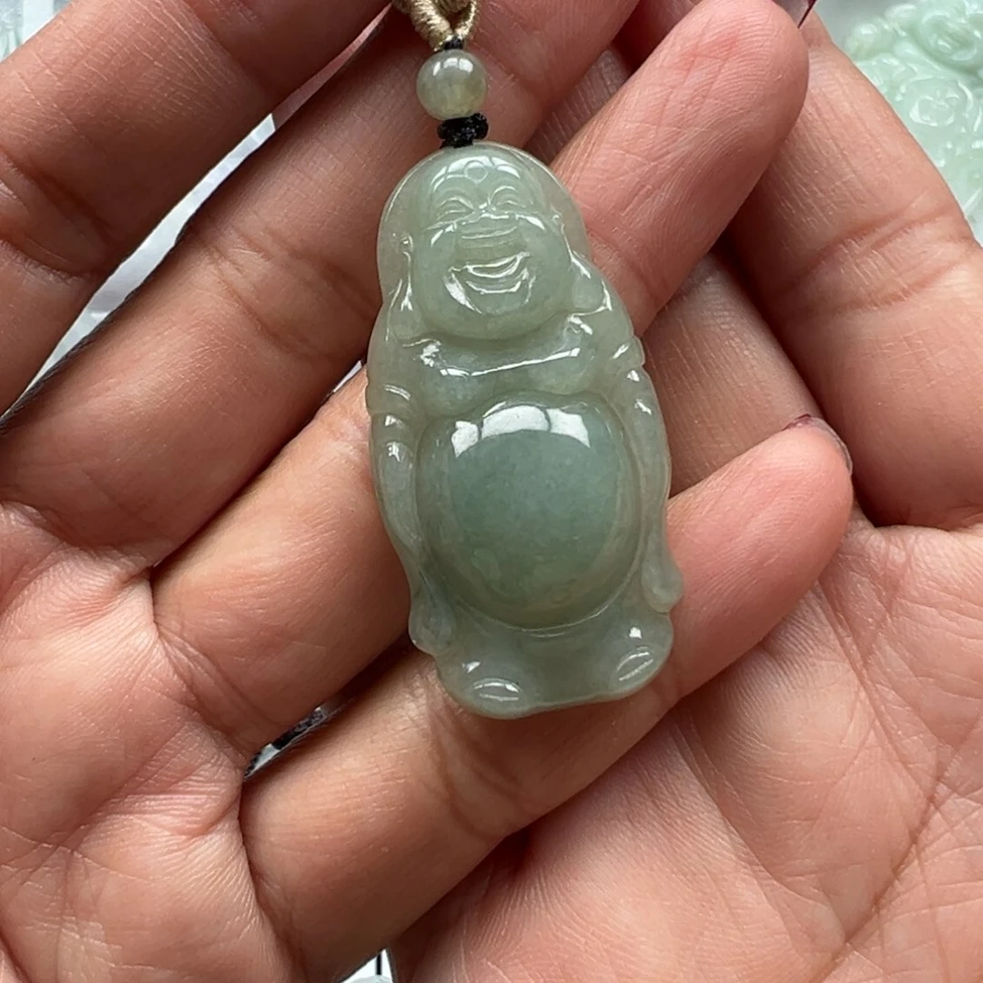 翡翠颈饰未镶嵌站佛