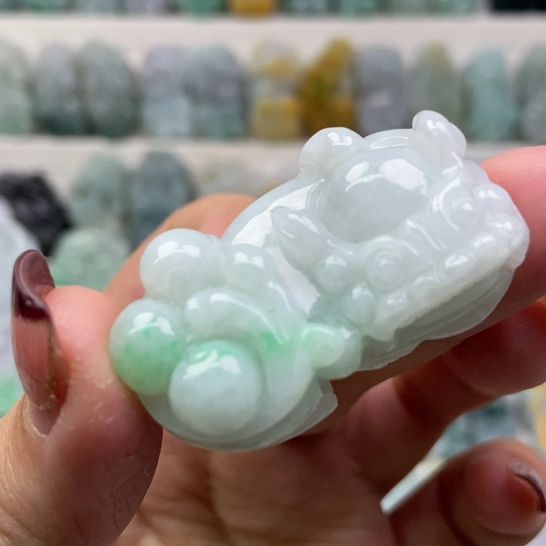 翡翠吊坠(赠链)未镶嵌