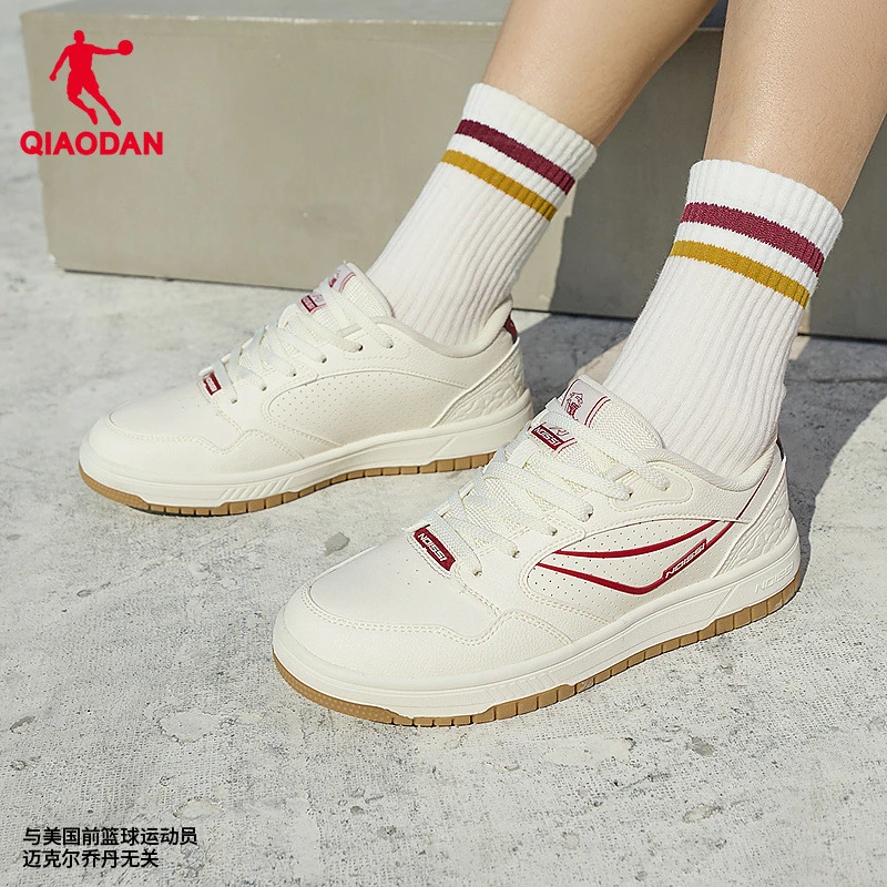 中国板鞋女小白鞋2024春季新款黑白低帮情侣休闲运动鞋子