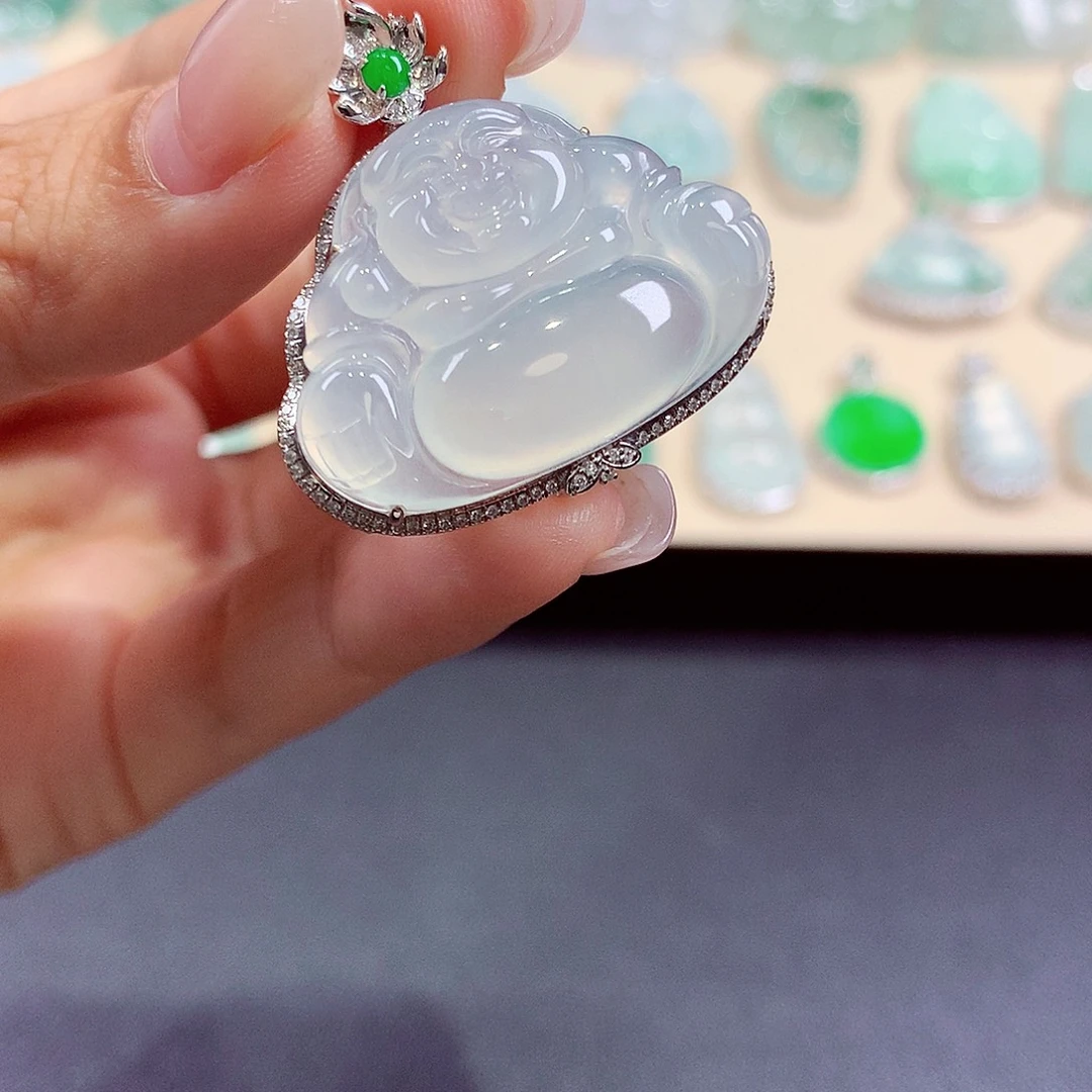 翡翠18K金镶嵌颈饰翡翠