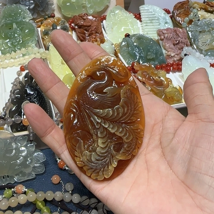 未镶嵌蛇纹石玉吊坠荔**?