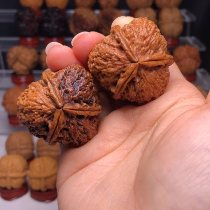 文玩核桃吊坠7糖三角三楞