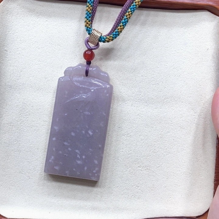 石英质玉合金颈饰