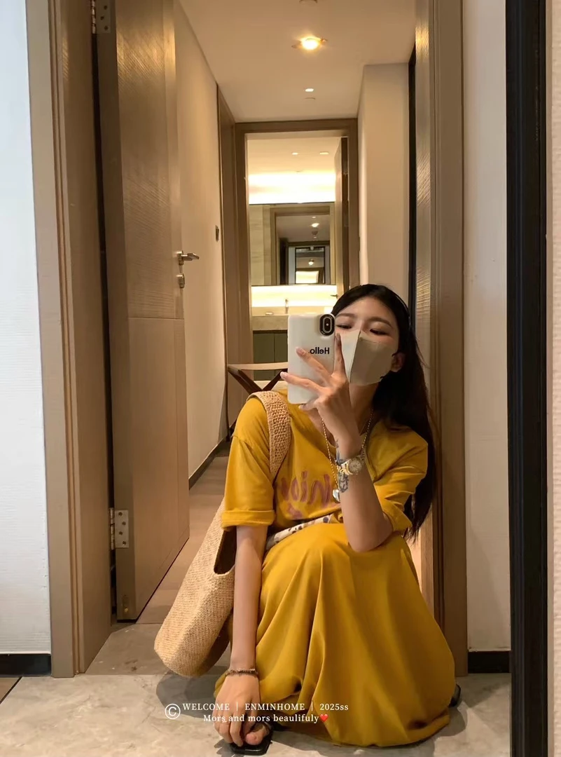 灰灰呀！韩代老板娘实拍 复古设计感小狗印花T恤+松紧腰半身裙套装