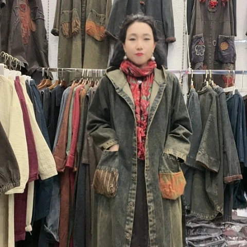 刺绣招财猫牛仔荷花风衣