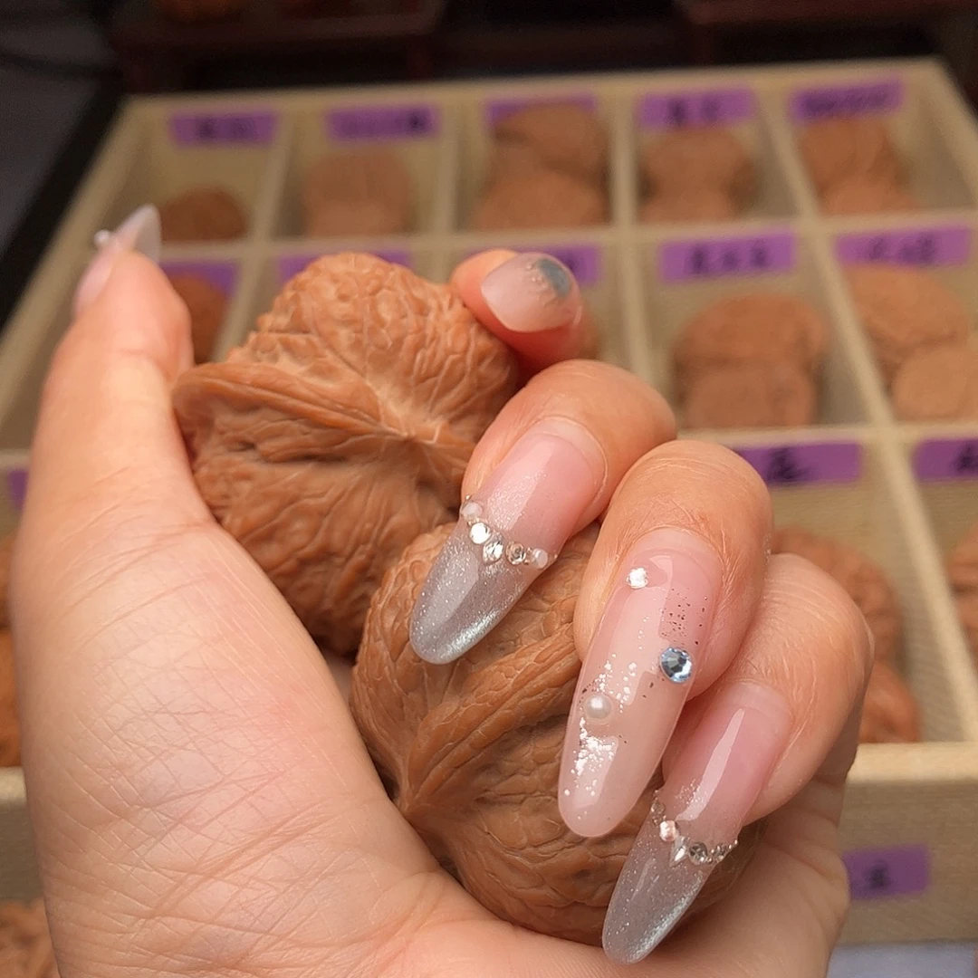 不***憾把件文玩核桃血麒麟