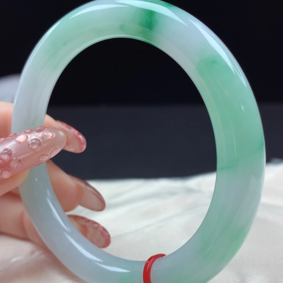 未镶嵌手镯（圆镯）翡翠96429,