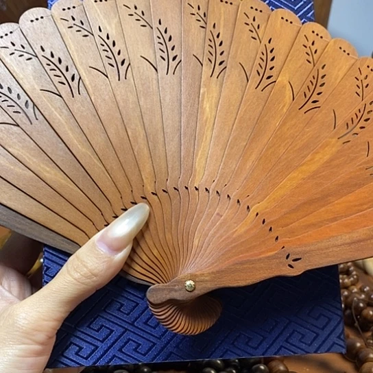 老山檀香苏扇带底座小把