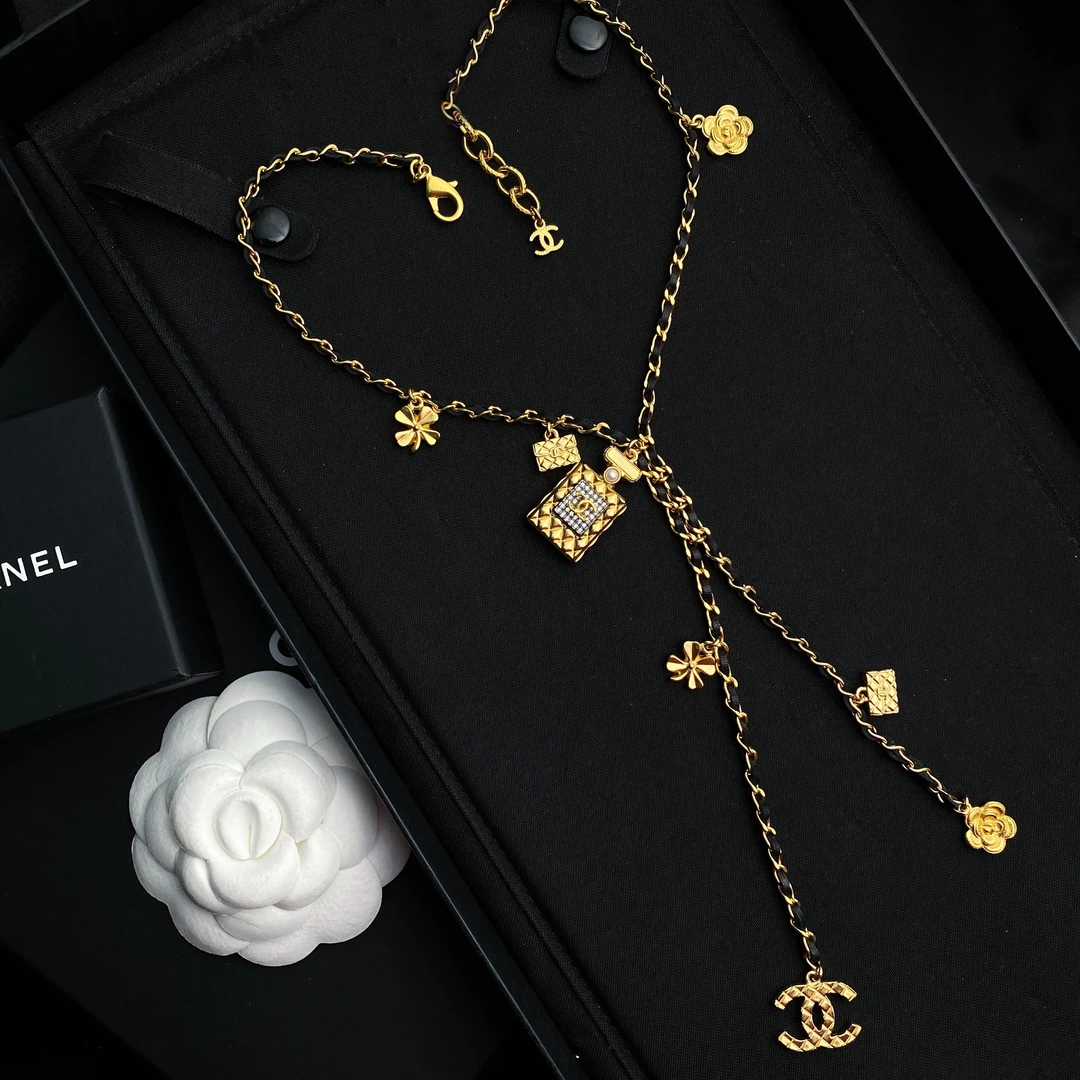 未使用 Chanel/香奈儿 闲置 黑金皮穿链香水瓶多元素 项链 S6619