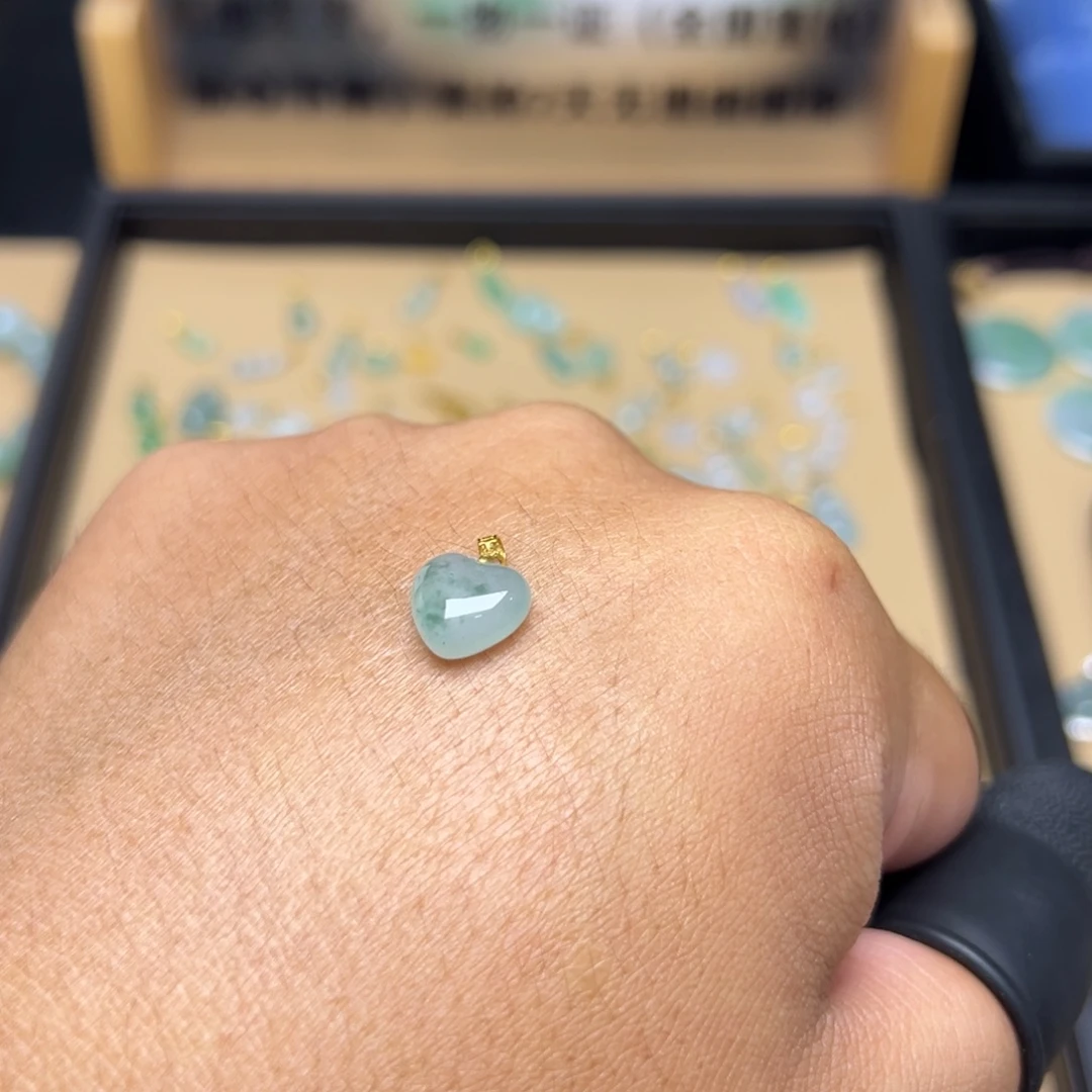 吊坠(不含链)18K金镶嵌翡翠爱心