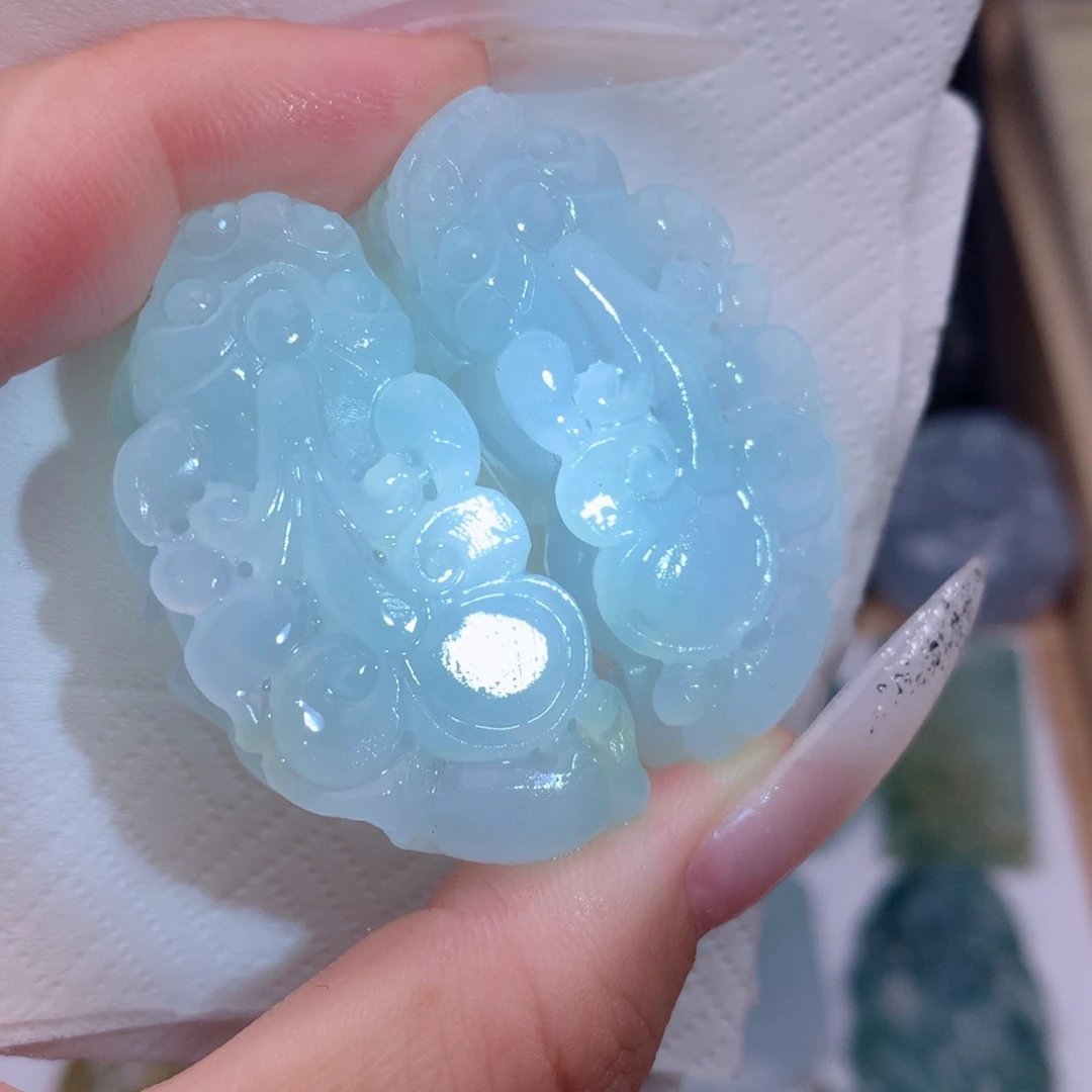 翡翠未镶嵌颈饰貔貅一对