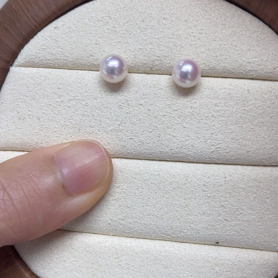 18K金镶嵌海水珍珠耳饰