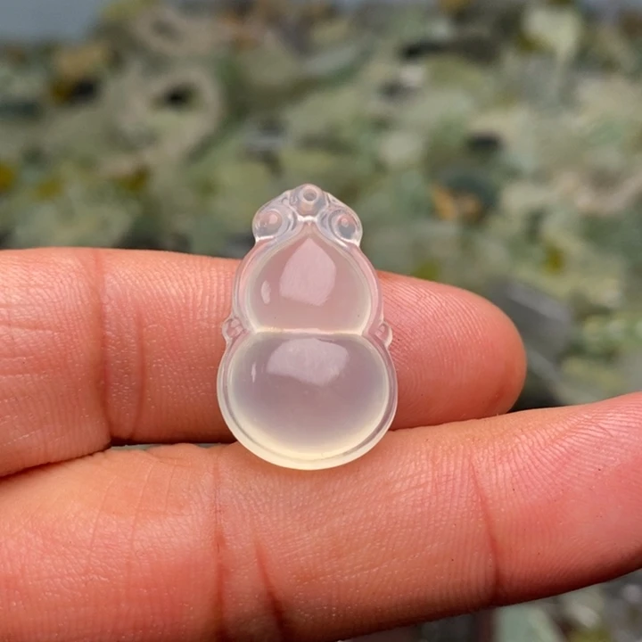 蛇纹石玉颈饰合金85