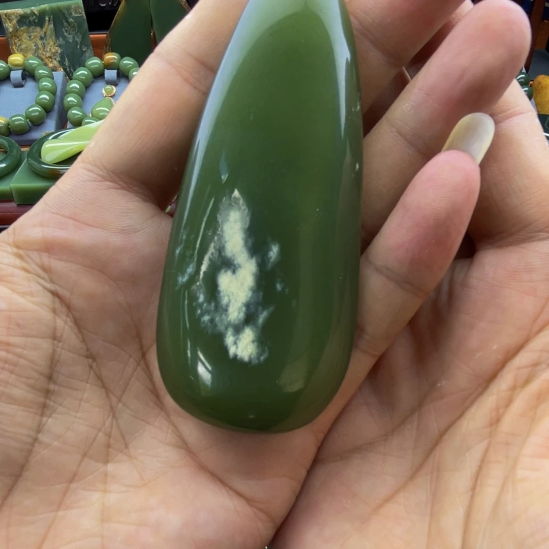 龙***熙岫岩河磨玉（透闪石质玉）未镶嵌颈饰