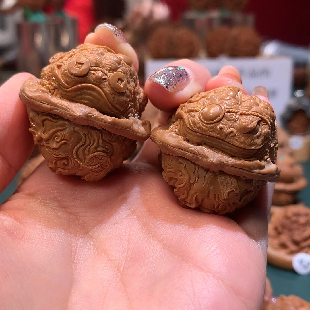 文玩核桃把件/手捻金蟾