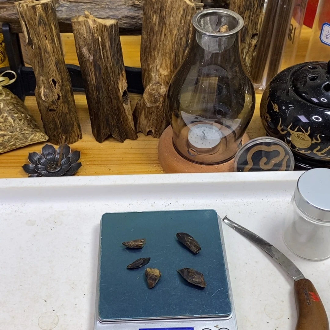 沉香高油香薰乌身树丁3克左右