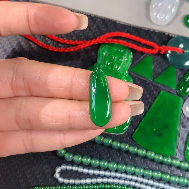 翡翠散珠25.28/9.85/3.13翡翠翡翠