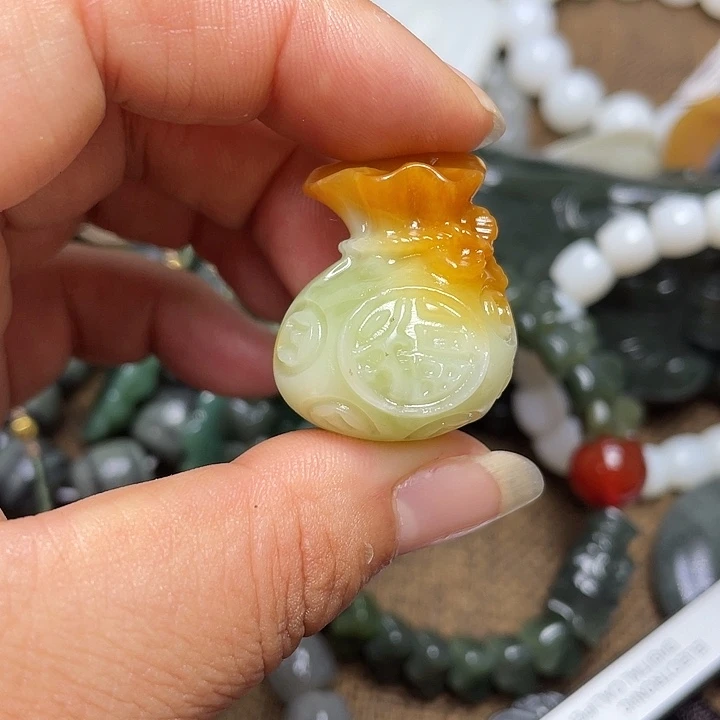 未镶嵌和田玉挂件