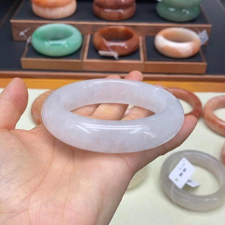 未镶嵌手镯石英质玉