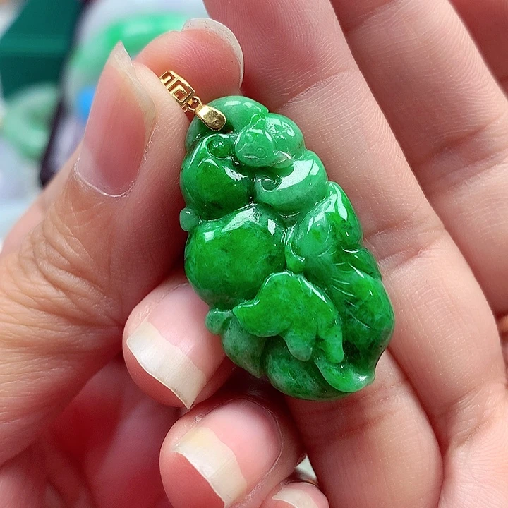 翡翠18K金镶嵌颈饰翡翠