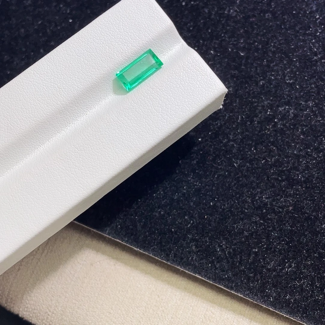 ****谢祖母绿裸石1.55ct