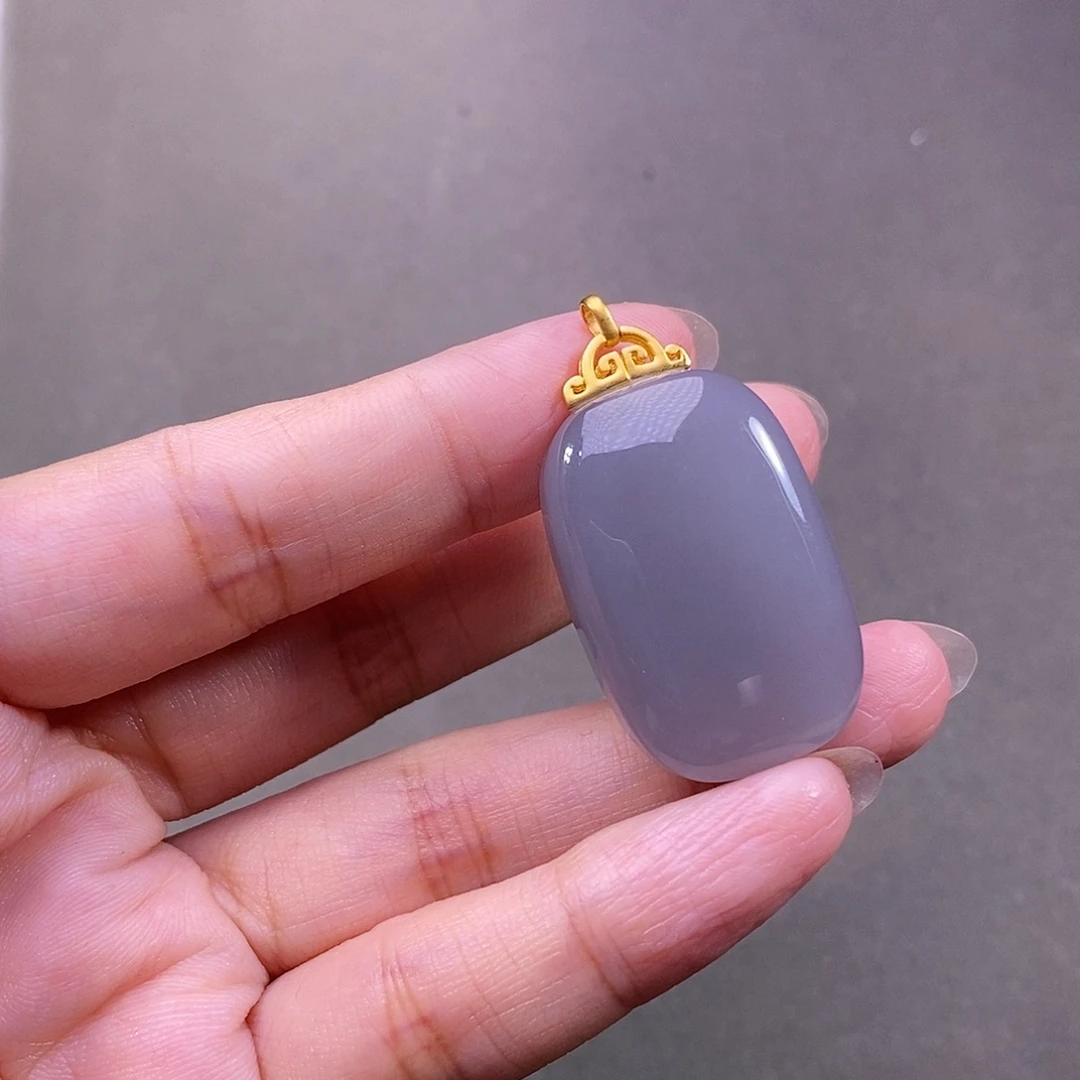 小***️和田玉18K金镶嵌颈饰
