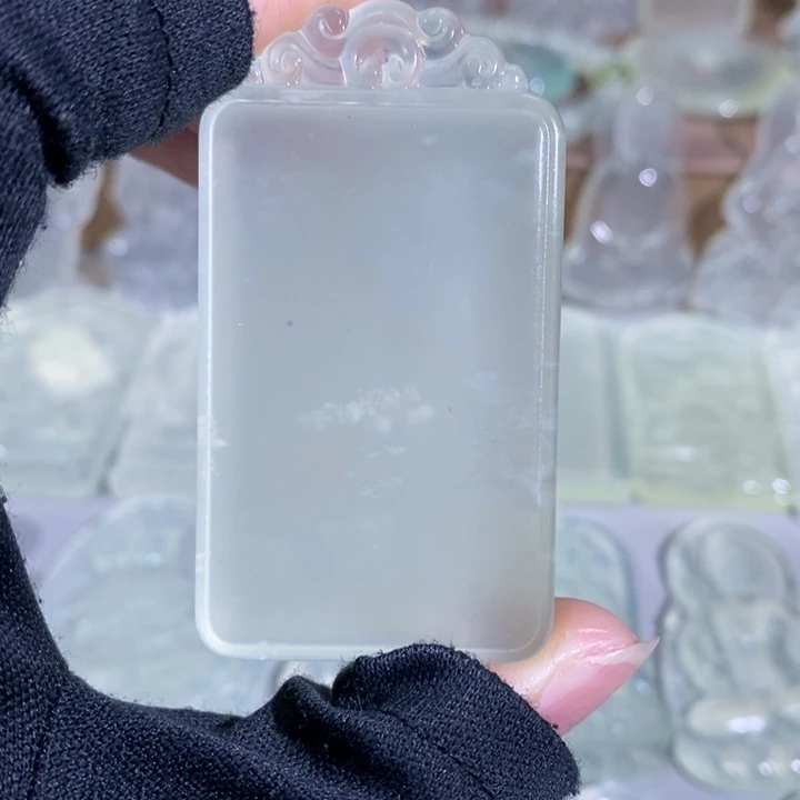 岫玉未镶嵌颈饰吊坠