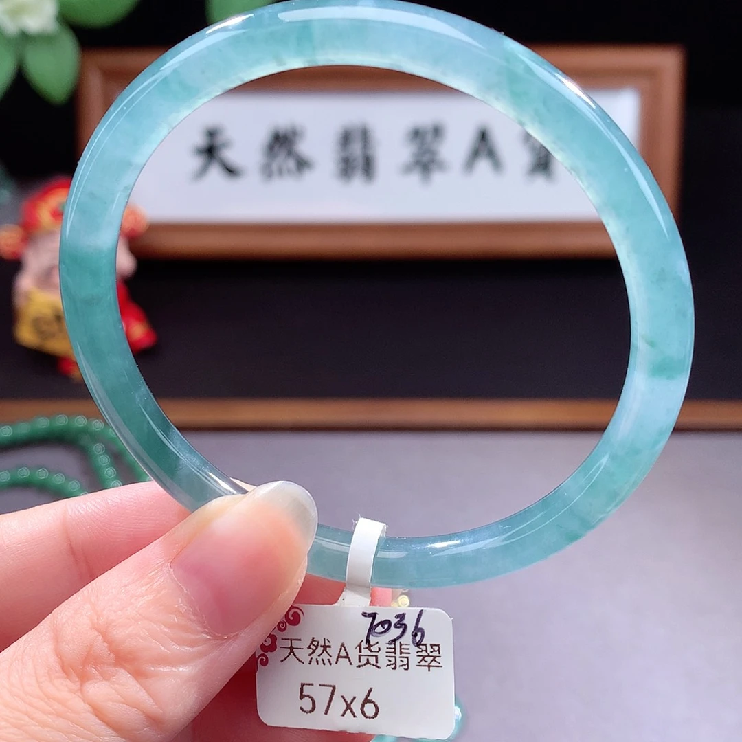 未镶嵌手镯（圆镯）翡翠