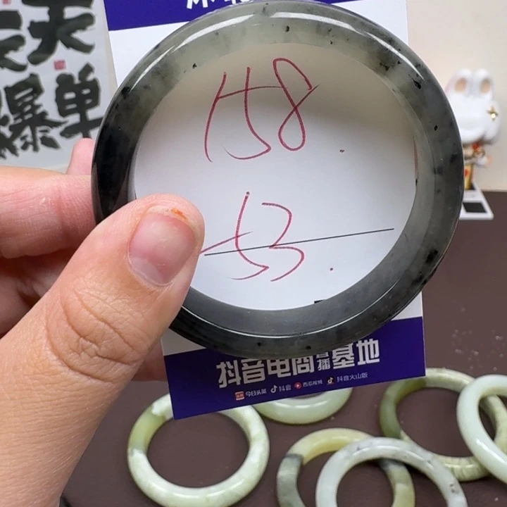 蛇纹石玉未镶嵌手镯158